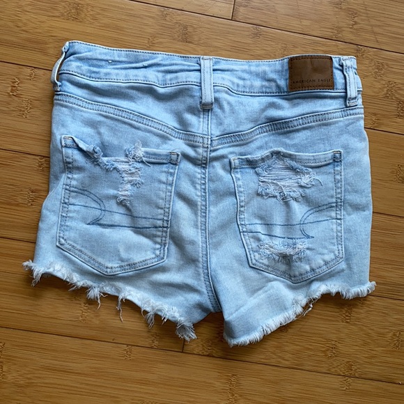 American Eagle Size 4 - Hi-Rise Shortie - womens jean shorts light wash - Picture 2 of 5